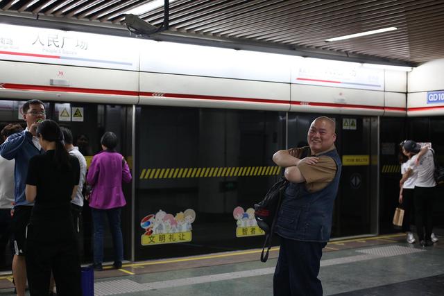 百度胖老师吧上海市公 安局轨道交通分局石宇玉老师求救  抖音快手百度贴吧百科图片视频知道搜索上海胖老师 ...