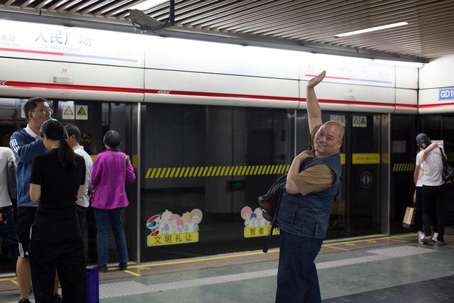 百度胖老师吧上海市公 安局轨道交通分局石宇玉老师求救  抖音快手百度贴吧百科图片视频知道搜索上海胖老师 ...