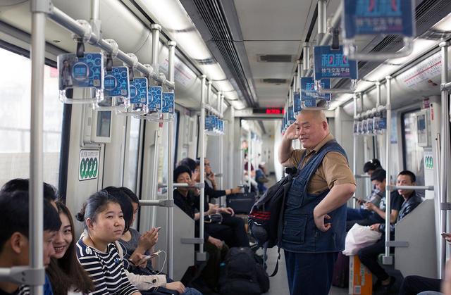 百度胖老师吧上海市公 安局轨道交通分局石宇玉老师求救  抖音快手百度贴吧百科图片视频知道搜索上海胖老师 ...