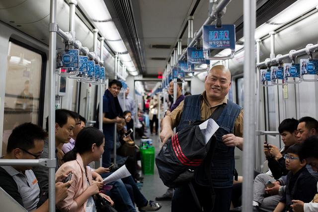 百度胖老师吧上海市公 安局轨道交通分局石宇玉老师求救  抖音快手百度贴吧百科图片视频知道搜索上海胖老师 ...